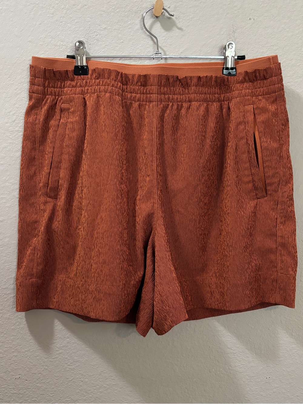 Athleta Echo Pull-On Shorts Burnt Orange Textured Elastic Waist Size 14